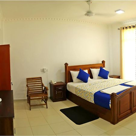 Ronaka Airport Transit Hotel Katunayaka Extérieur photo