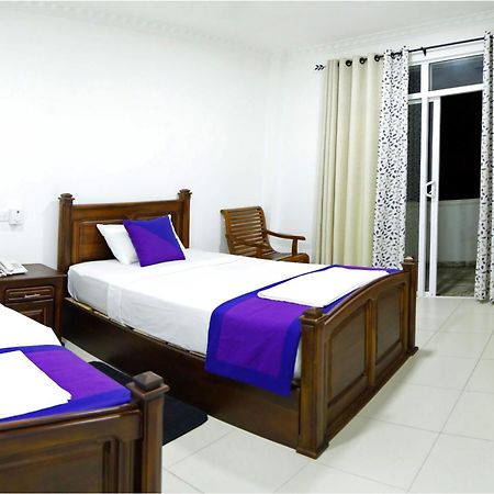 Ronaka Airport Transit Hotel Katunayaka Extérieur photo