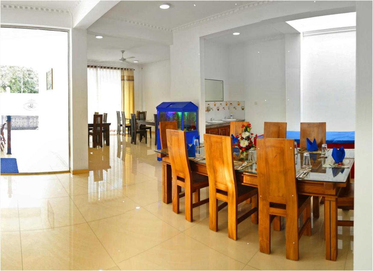 Ronaka Airport Transit Hotel Katunayaka Extérieur photo