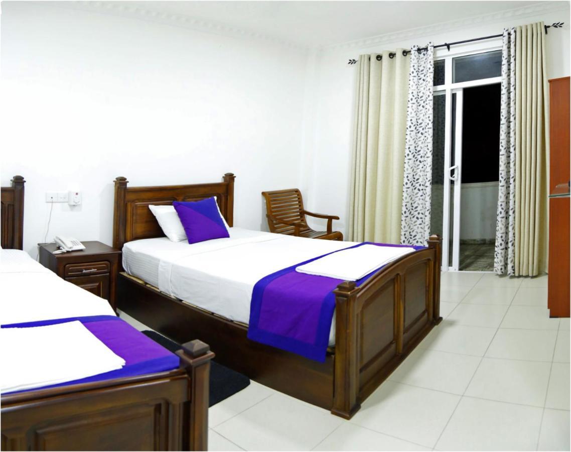 Ronaka Airport Transit Hotel Katunayaka Extérieur photo
