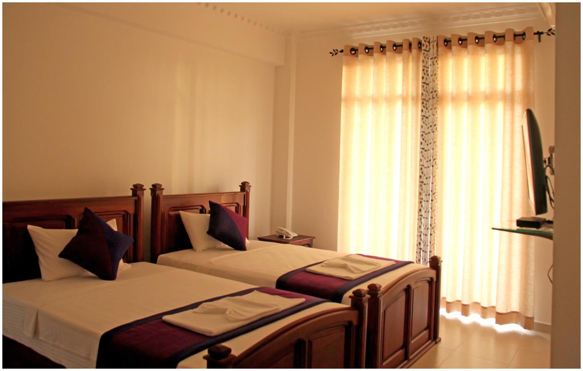 Ronaka Airport Transit Hotel Katunayaka Extérieur photo
