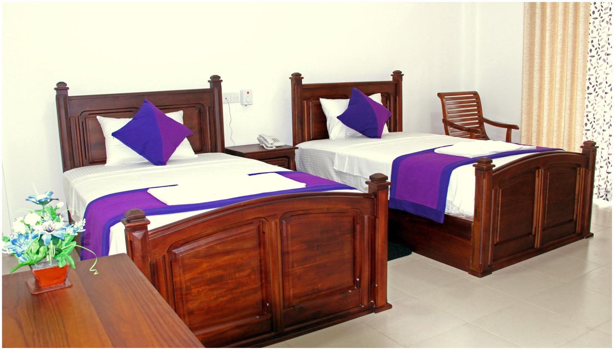 Ronaka Airport Transit Hotel Katunayaka Extérieur photo