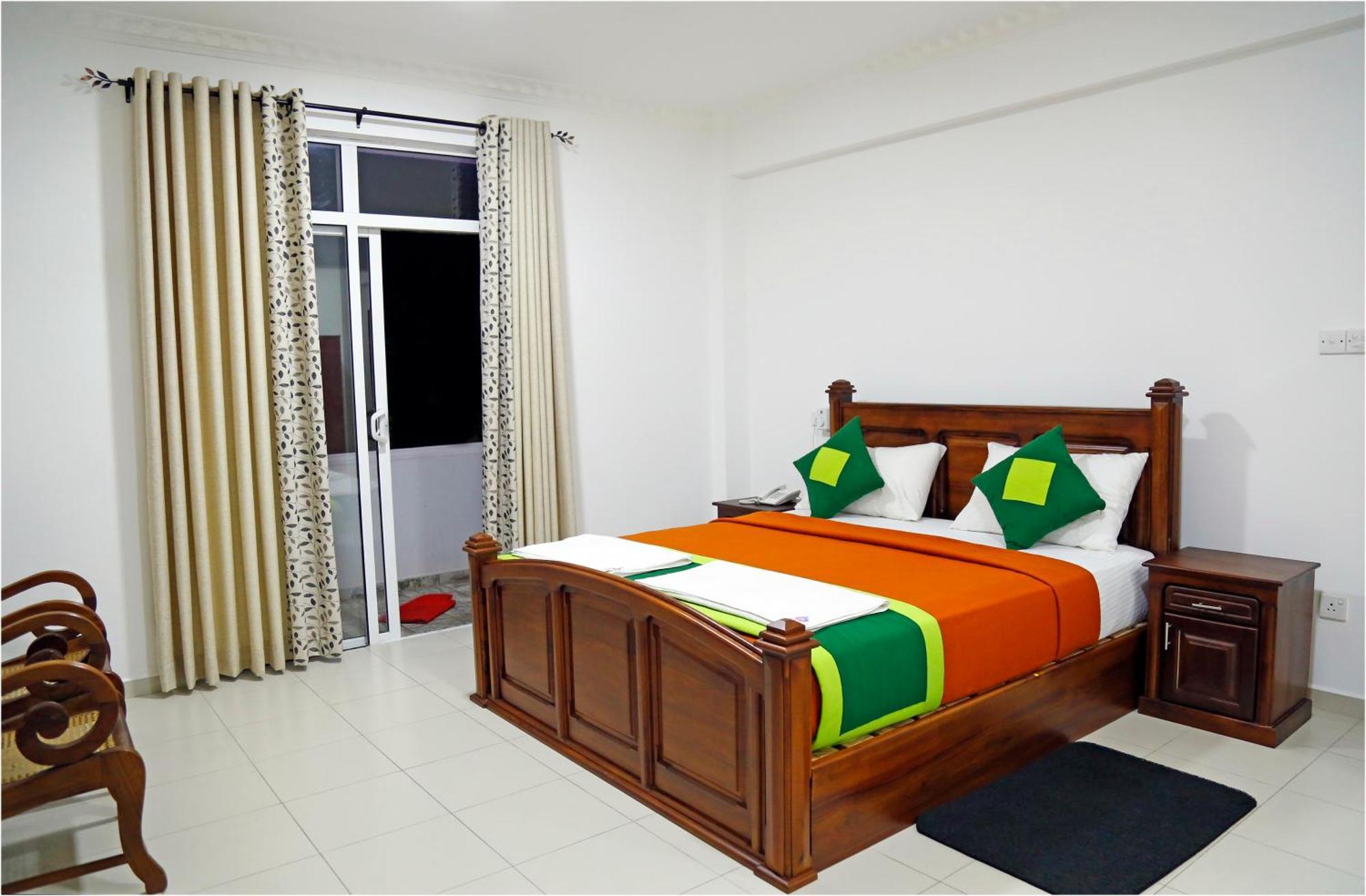 Ronaka Airport Transit Hotel Katunayaka Extérieur photo