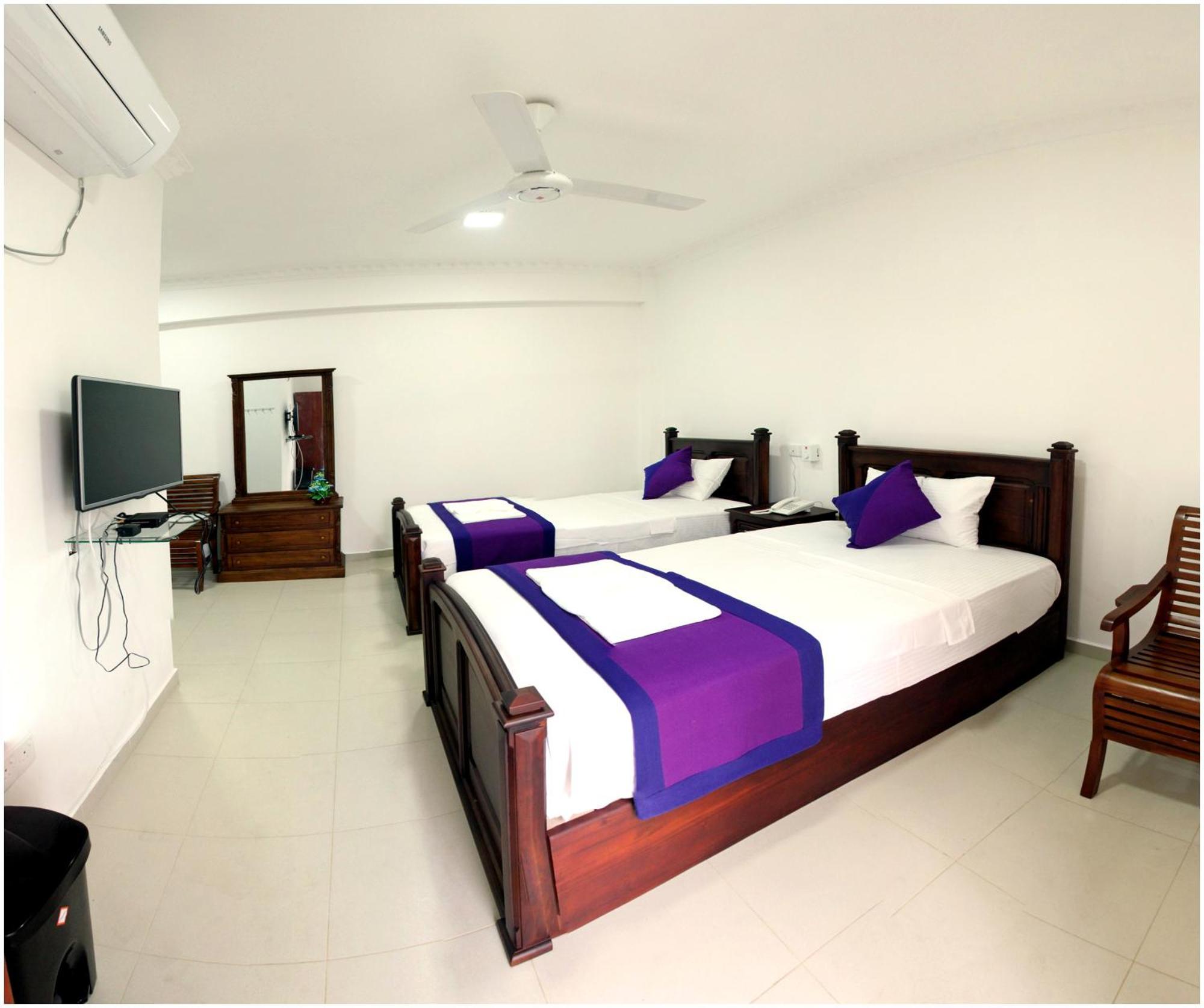Ronaka Airport Transit Hotel Katunayaka Extérieur photo