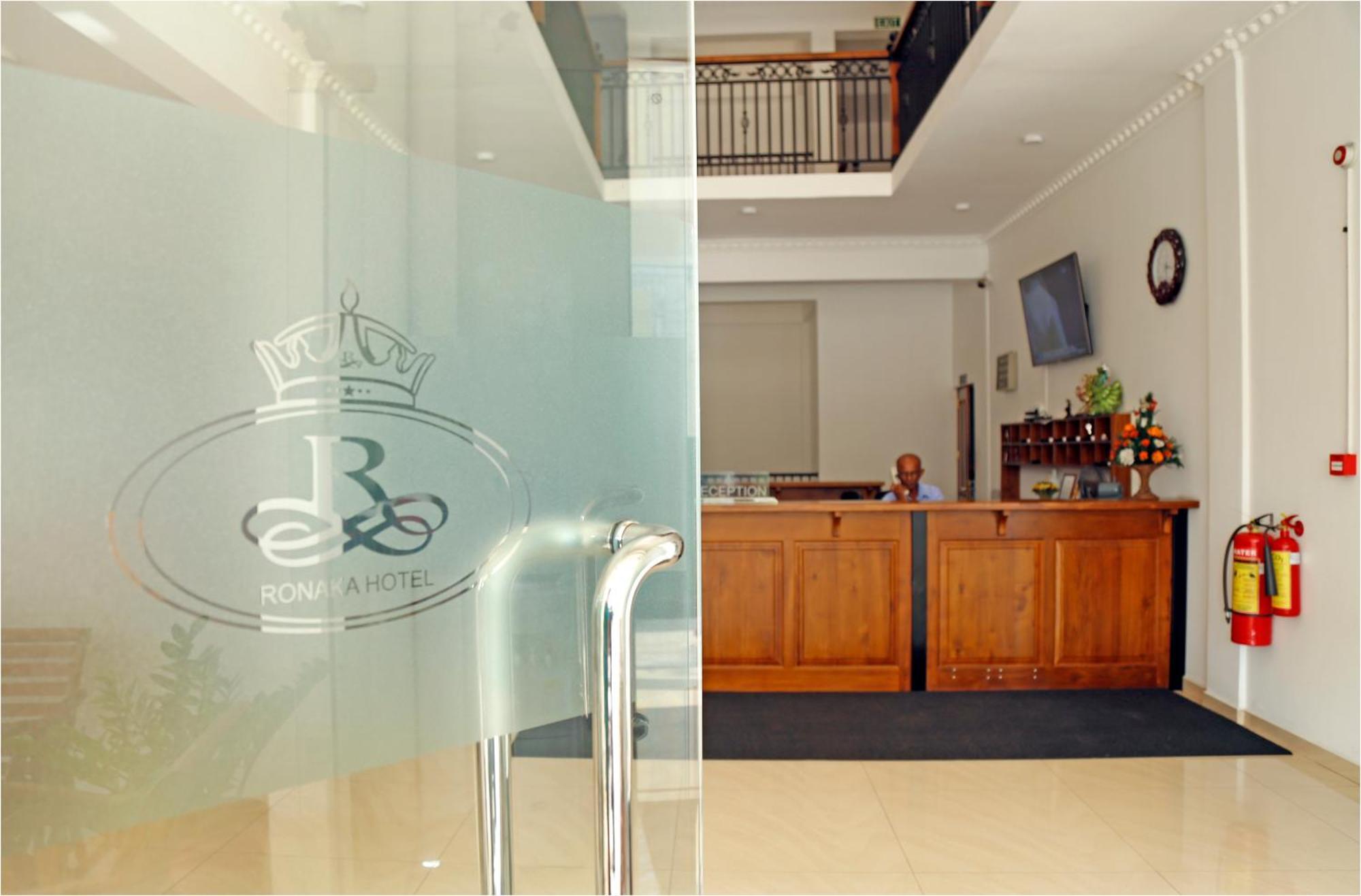 Ronaka Airport Transit Hotel Katunayaka Extérieur photo