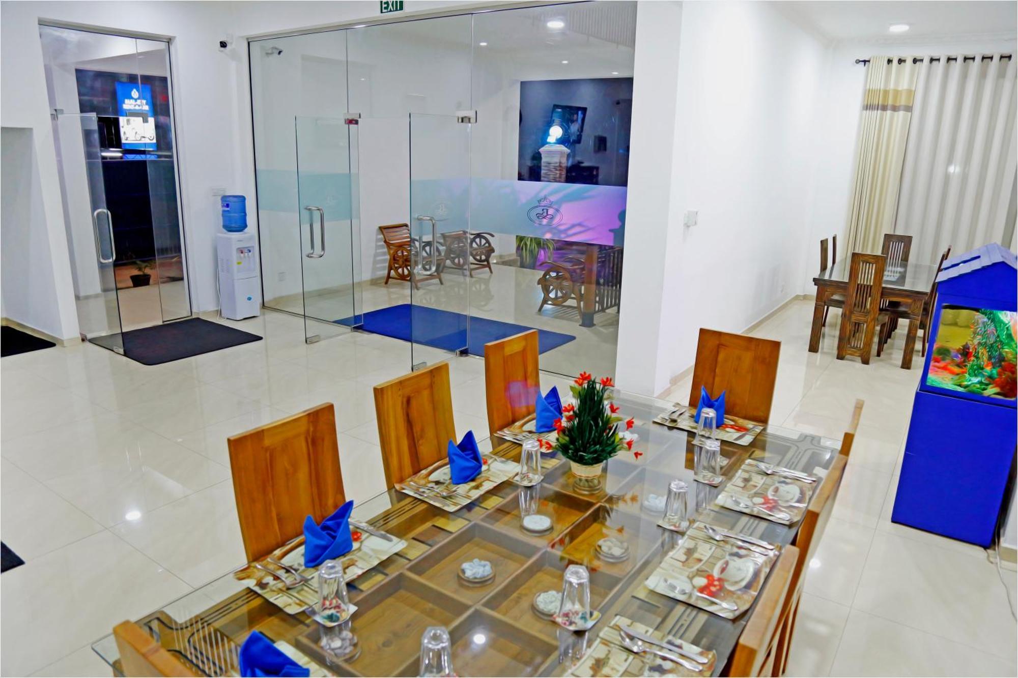 Ronaka Airport Transit Hotel Katunayaka Extérieur photo