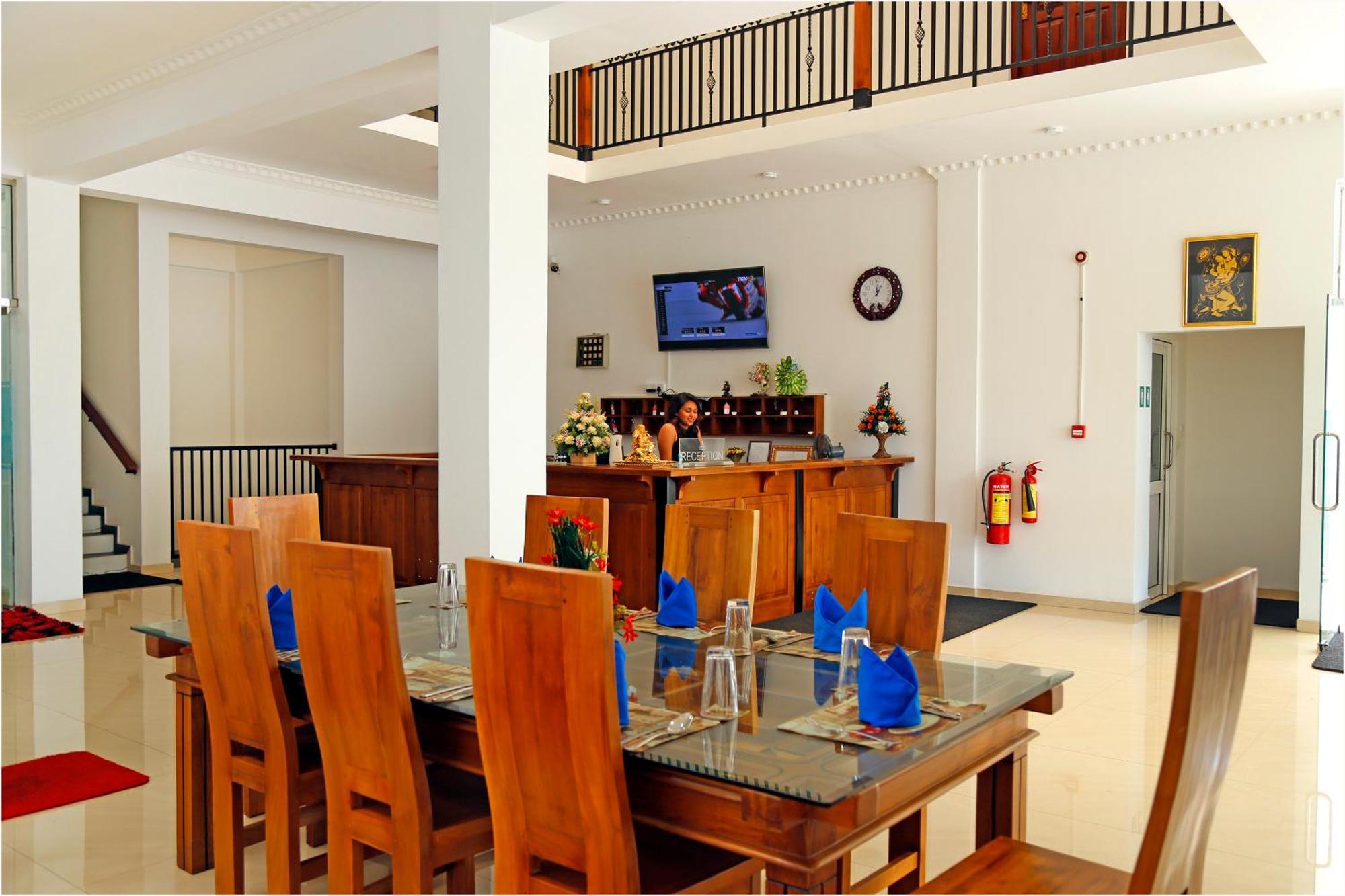 Ronaka Airport Transit Hotel Katunayaka Extérieur photo