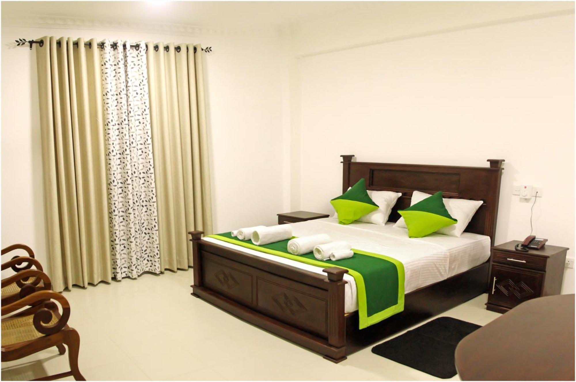 Ronaka Airport Transit Hotel Katunayaka Extérieur photo