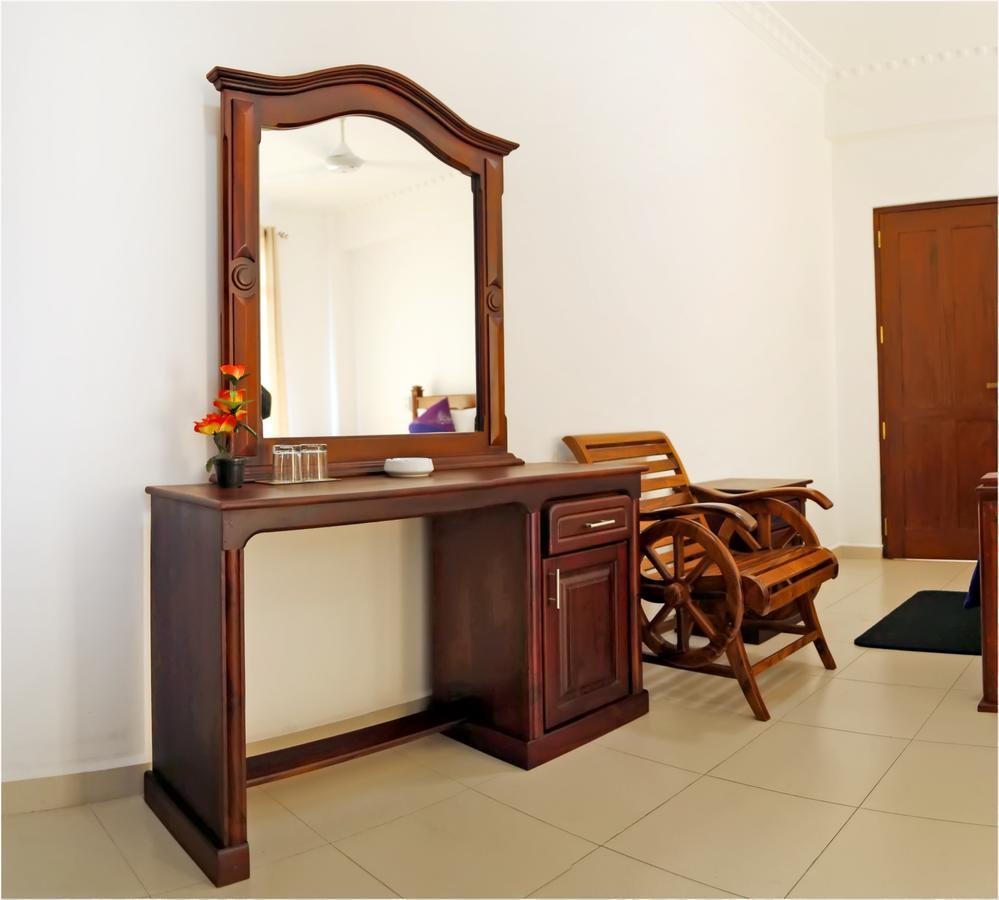 Ronaka Airport Transit Hotel Katunayaka Extérieur photo