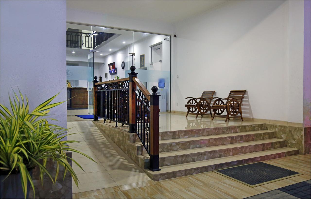 Ronaka Airport Transit Hotel Katunayaka Extérieur photo