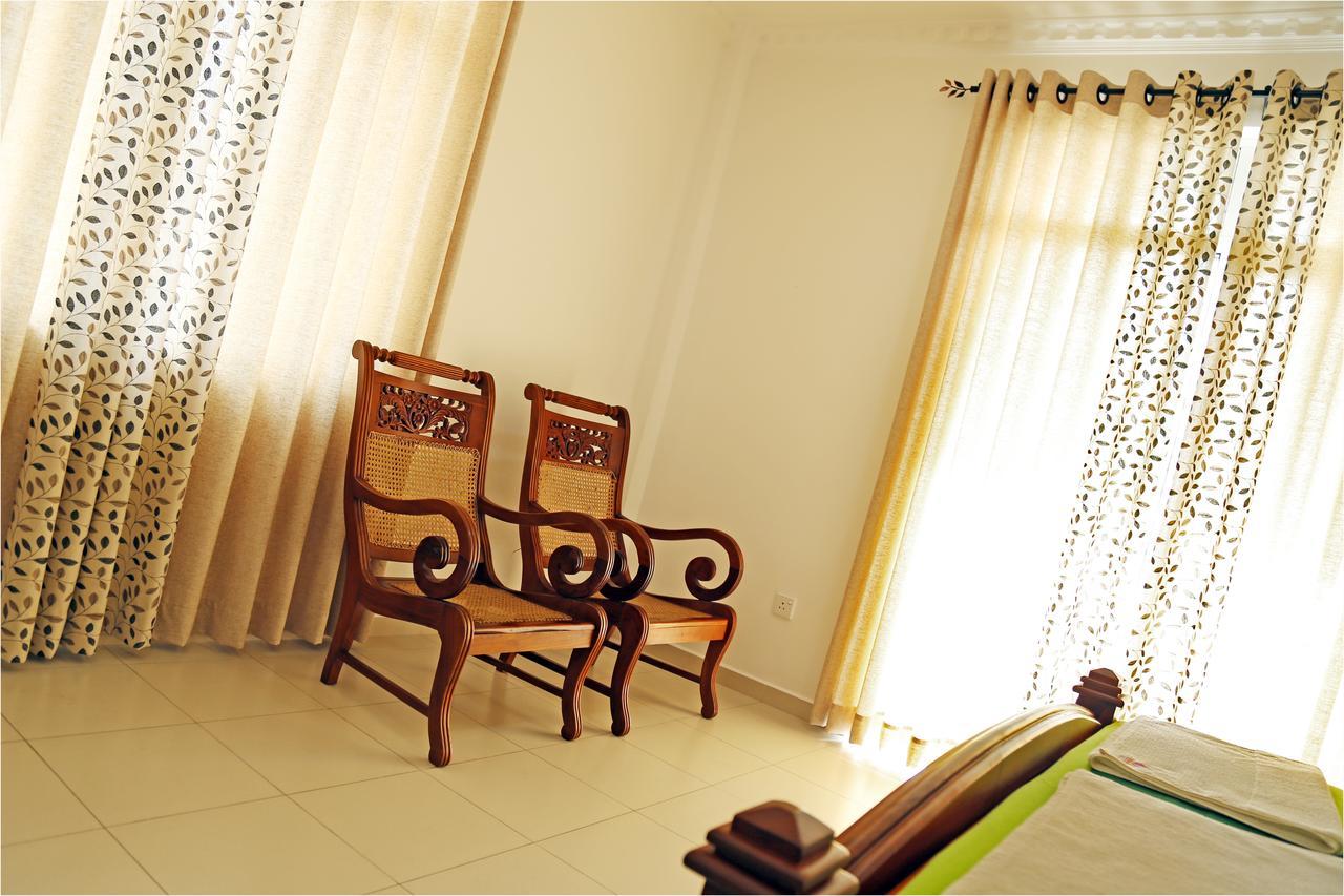 Ronaka Airport Transit Hotel Katunayaka Extérieur photo
